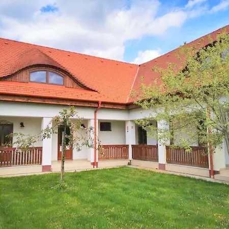 Vezér Panzió Bed & Breakfast
