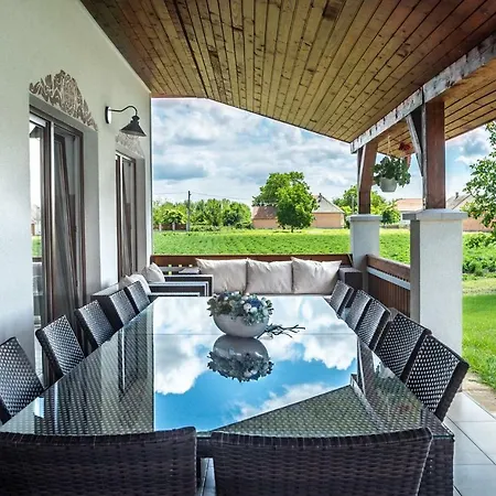 Bed & Breakfast Vezér Panzió Szabolcs